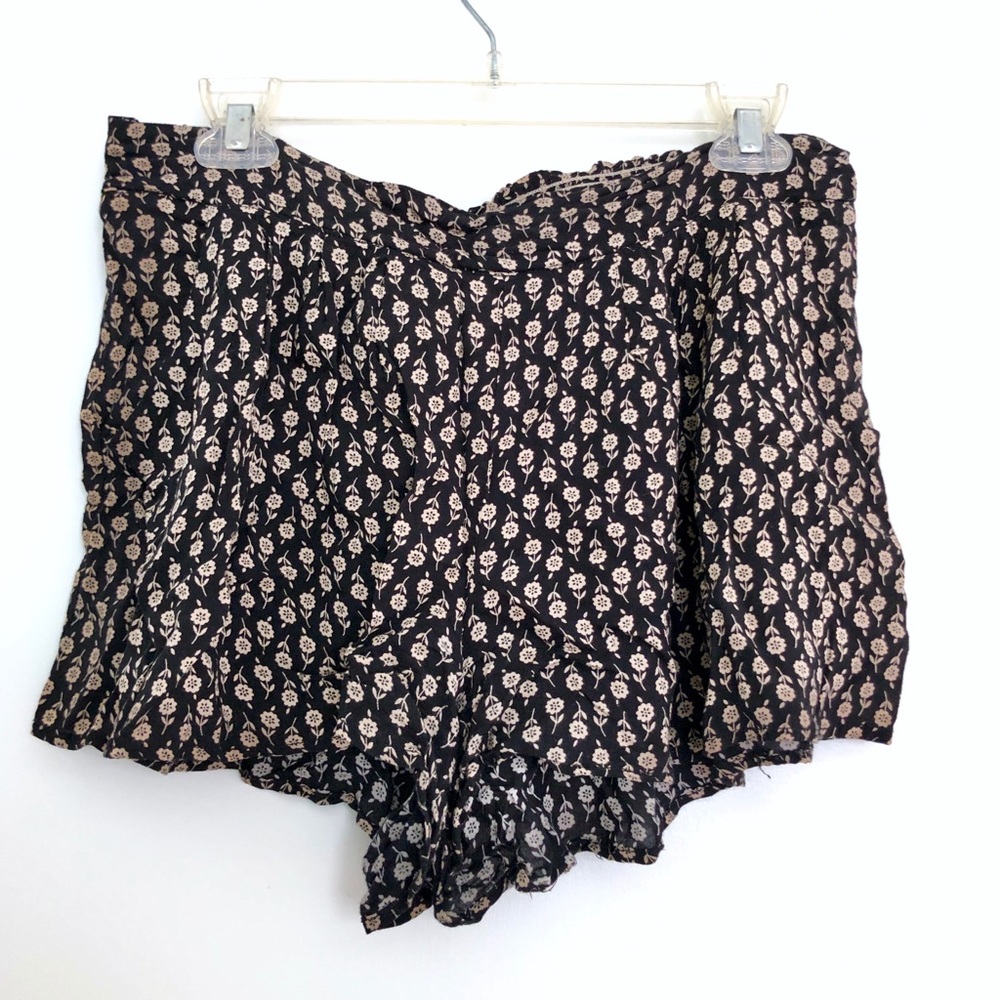 💐 Flowy Mudd Flower Shorts